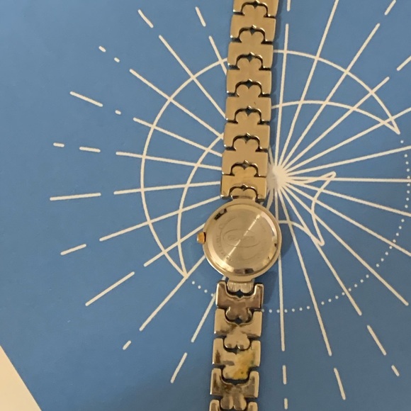 Geneva woman’s silver and gold tone wrist watch - Picture 3 of 7